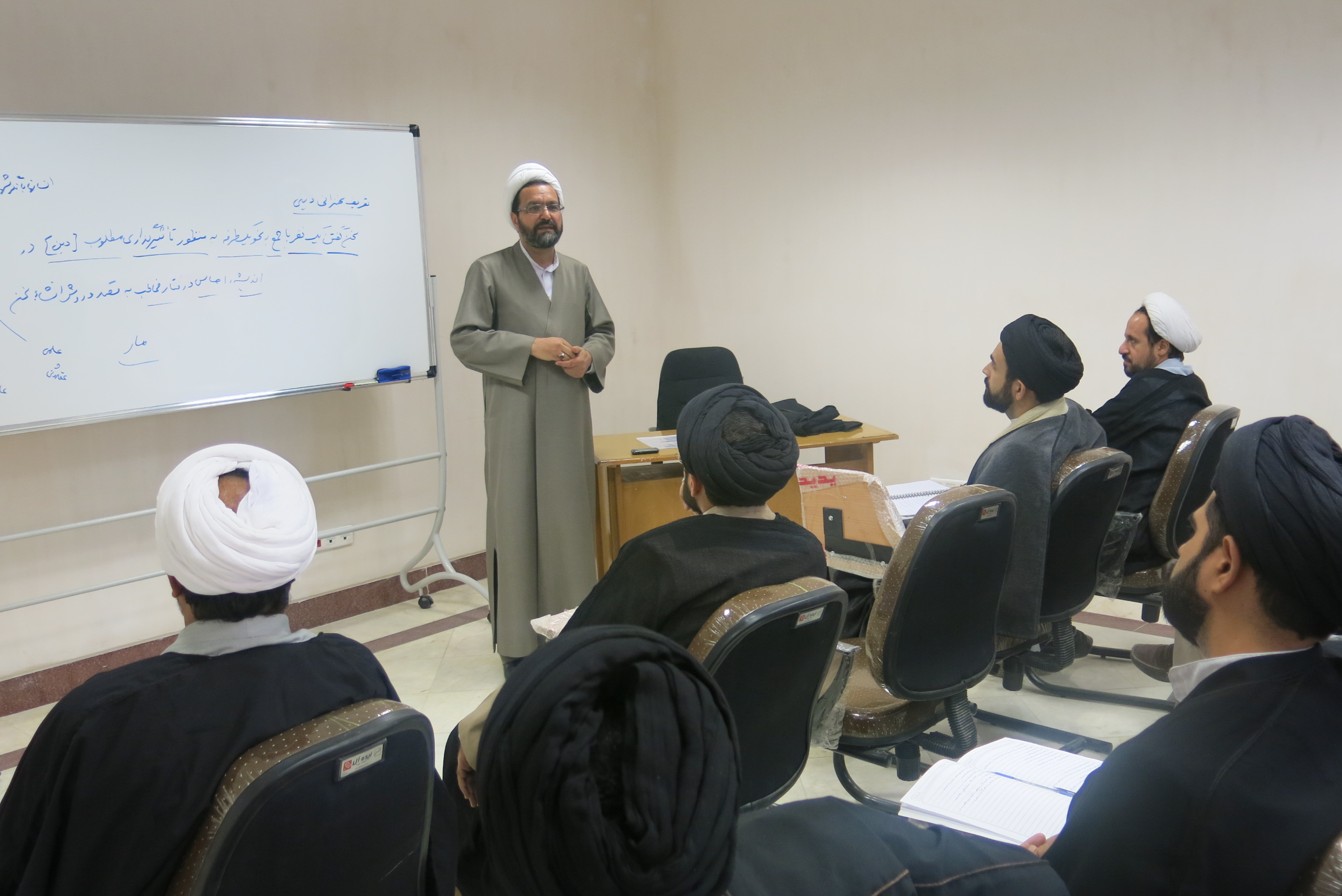 برگزاری کلاس های آموزشی روحانیون عتبات منطقه قم
